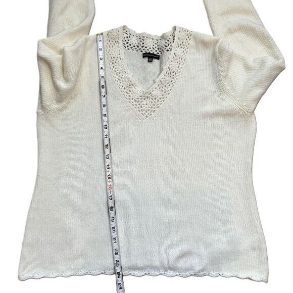 Carolyn Taylor White Long Sleeve V Neck Crochet Neckline Soft Girl Sweater Large - Picture 8 of 12